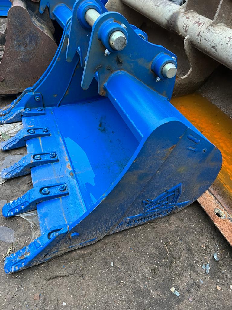 35Z & 36C 30" Rhinox Digging Bucket