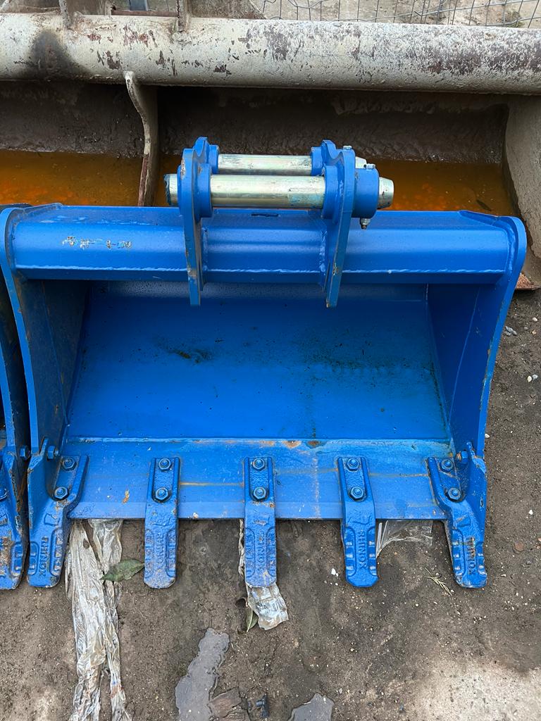 35Z & 36C 30" Rhinox Digging Bucket