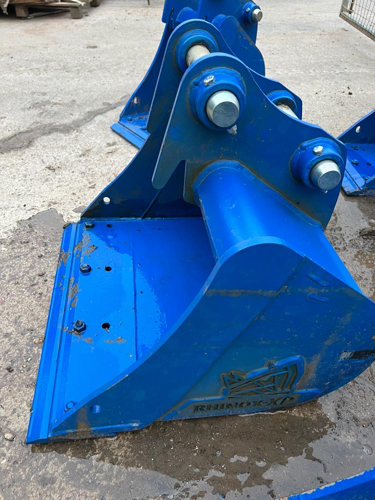 35Z & 36C 24" Rhinox Bladed Bucket