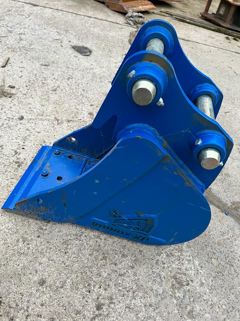 35Z & 36C 12" Rhinox Bladed Bucket