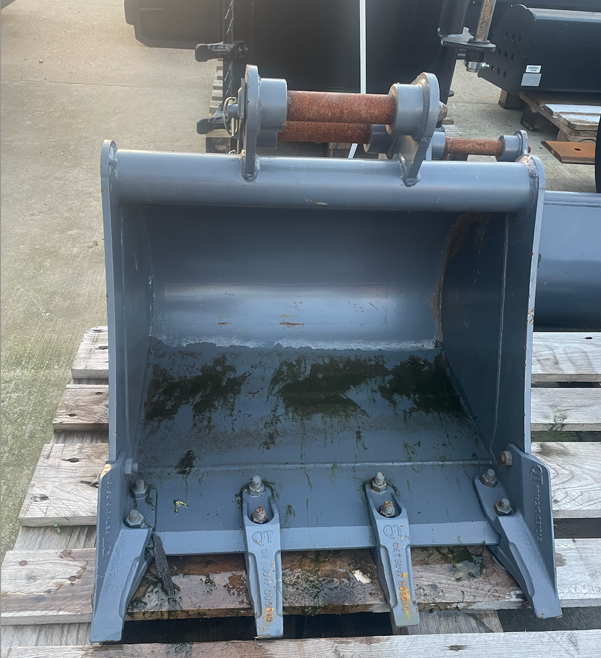 JCB 8026 24" Strickland Bucket