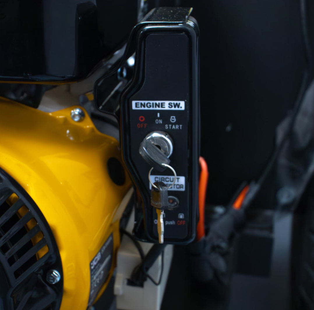 JCB 120mm / 4.72” Heavy-duty Petrol Wood Chipper 457cc, 15hp 4-Stroke, Electric Start