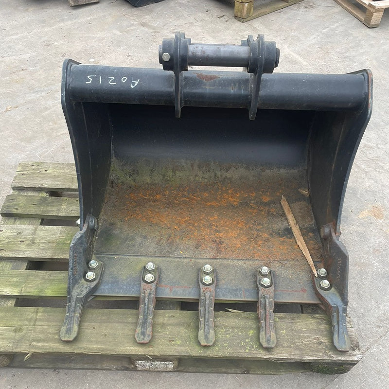 48Z - 57C 32” Digging Bucket: 980/A0215