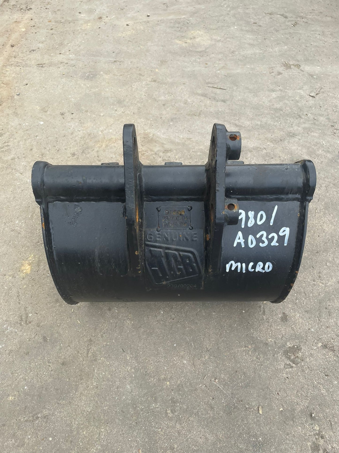 8008 16” Digging Bucket: 980/A0329