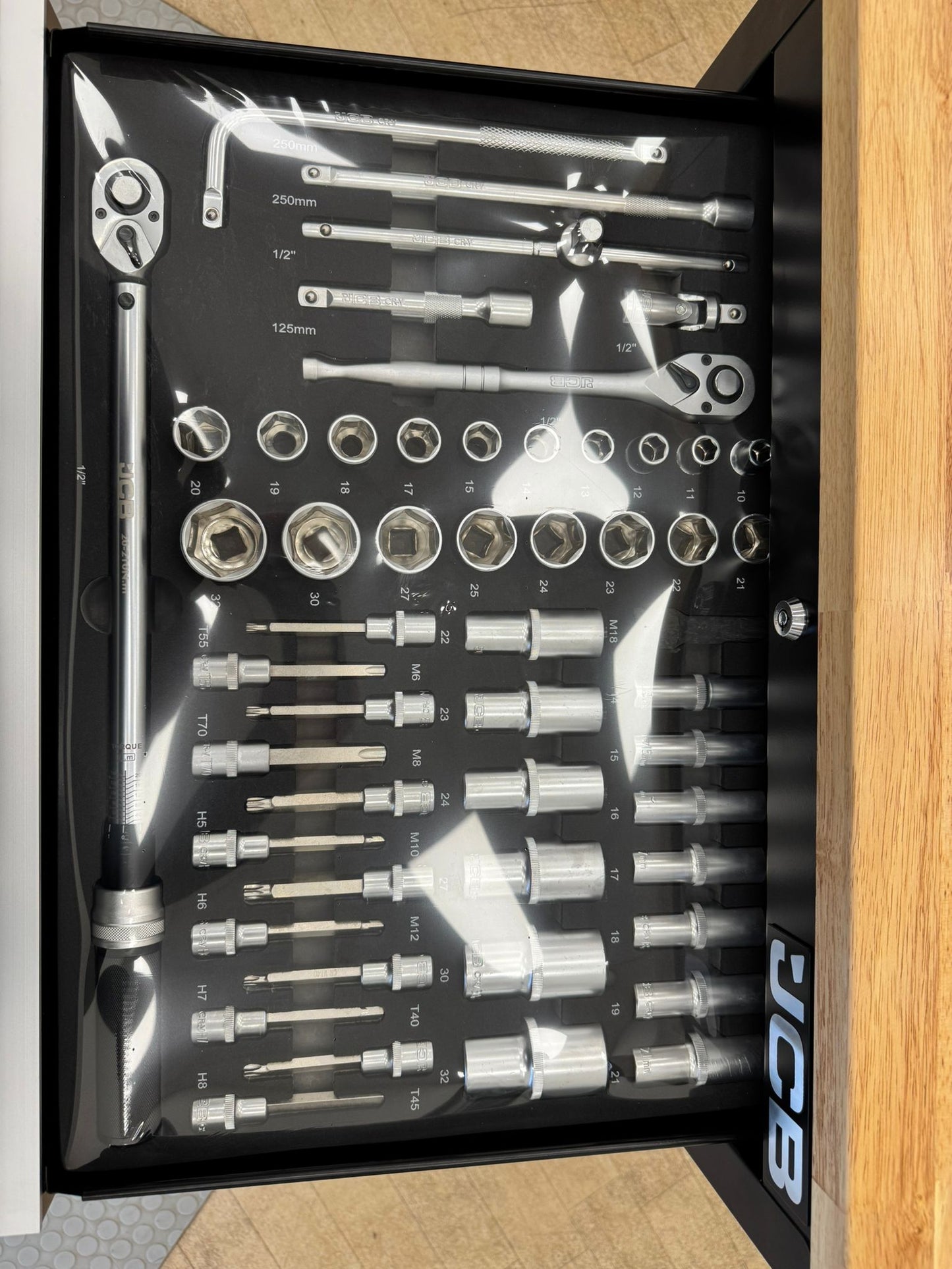 JCB 27" Tool Chest - Complete with 259 tools!