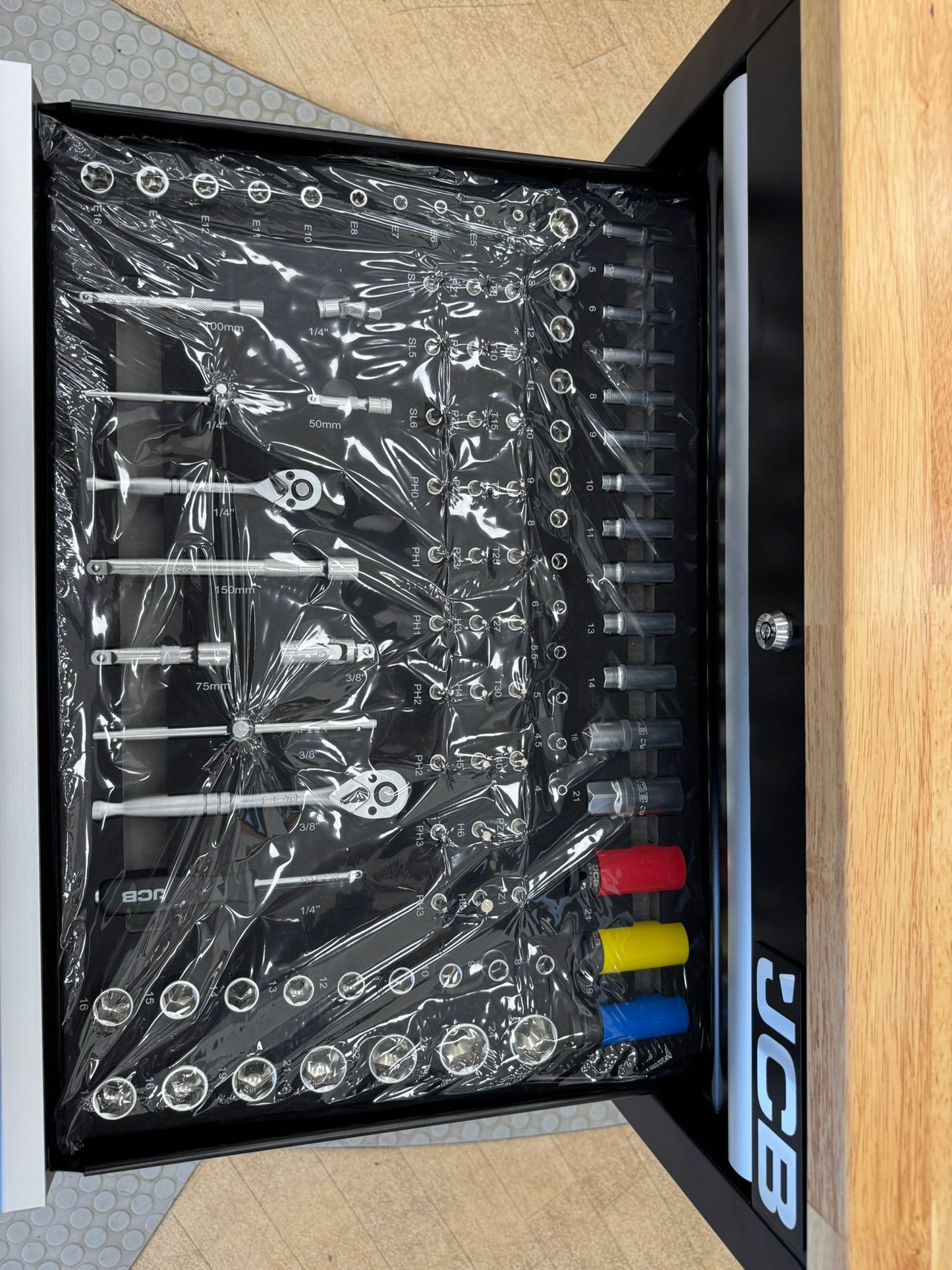 JCB 27" Tool Chest - Complete with 259 tools!