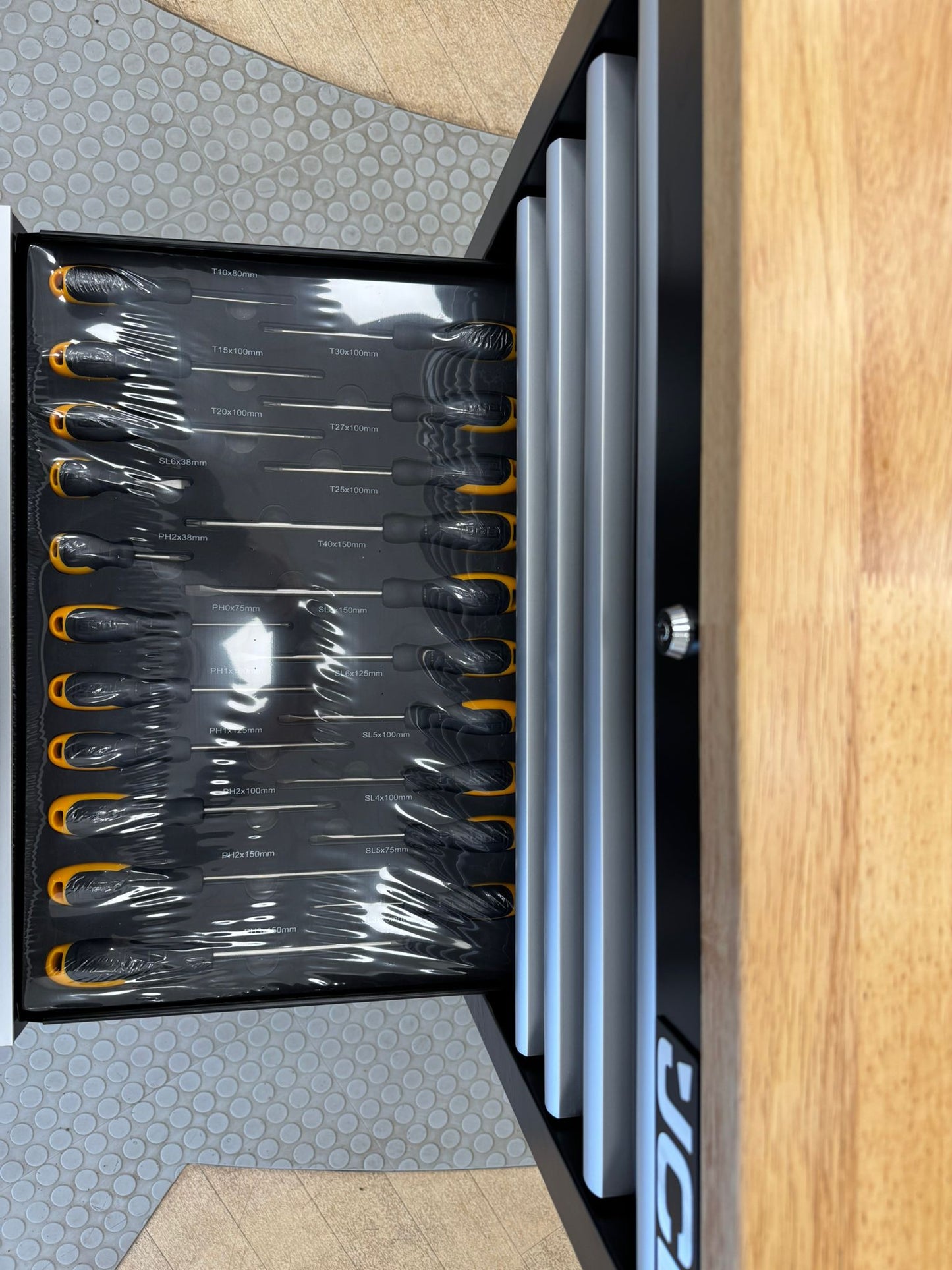 JCB 27" Tool Chest - Complete with 259 tools!