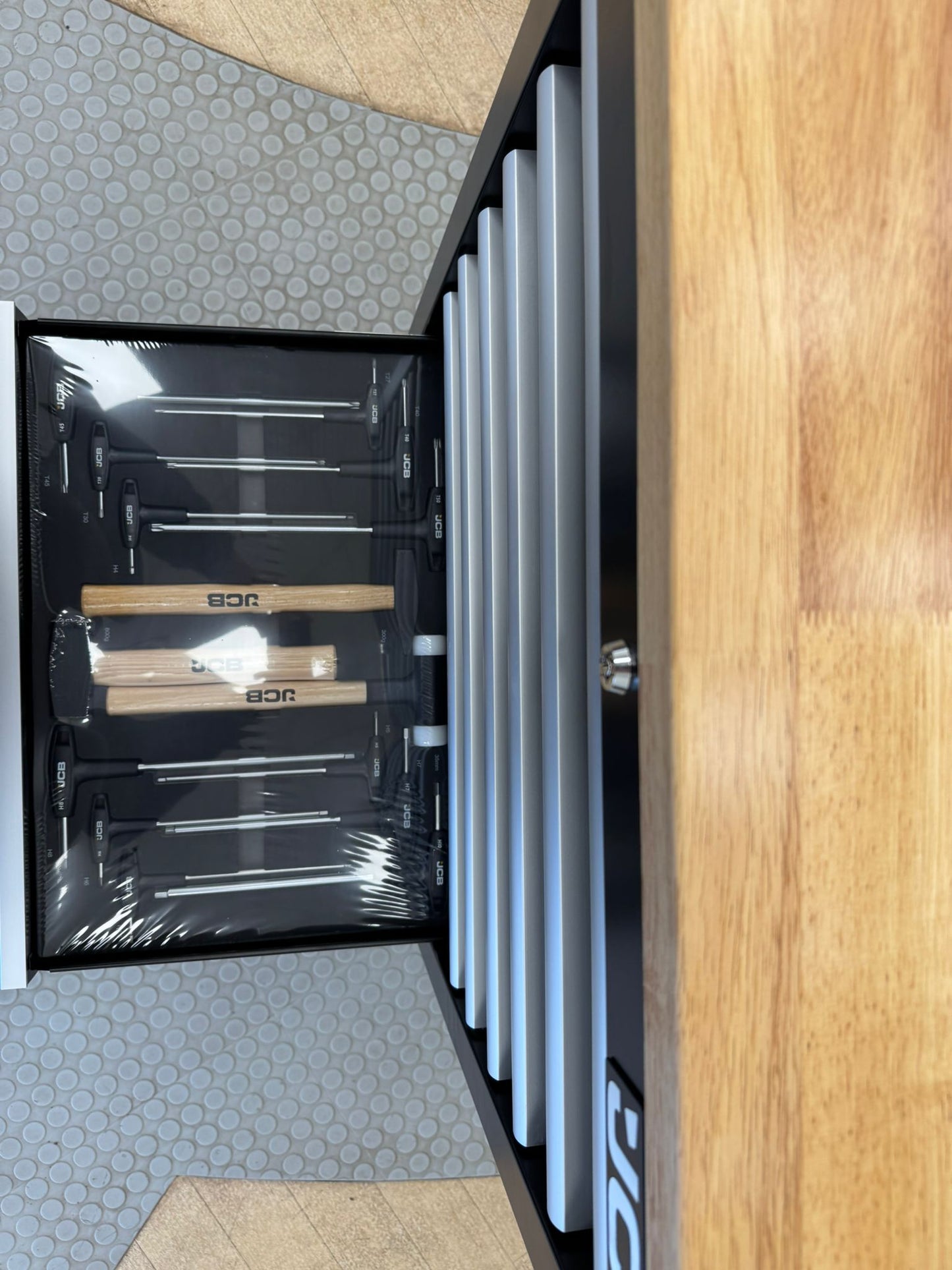 JCB 27" Tool Chest - Complete with 259 tools!