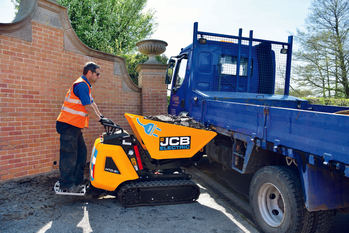 JCB HTD5E Electric Tracked Dumpster With Smart-Step: 980/E7003